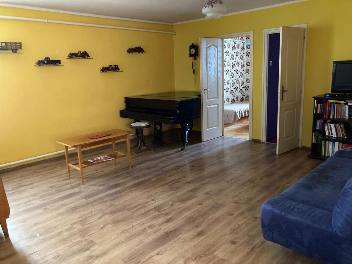Leander Vendeghaz Apartment Gyongyos Luaran gambar